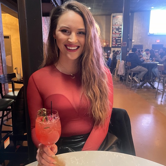 Meet your Posher, Steph - Picture 1 of 1